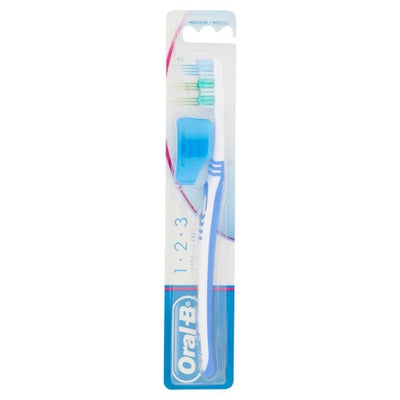 Oral B Classic Care Spazzolino